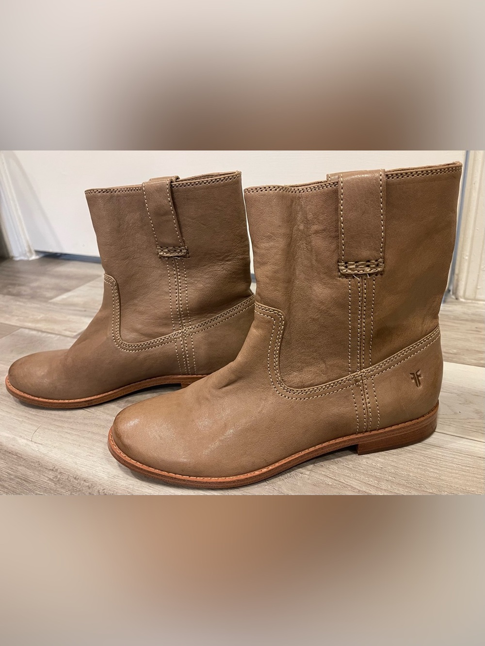 Frye Anna Short Leather Boots Women’s 6.5 M Ash Taupe Ankle Boots w/ Box